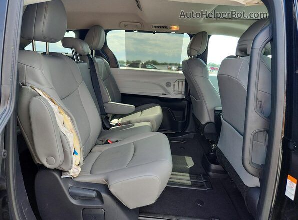 5TDYRKEC0TS294086 2026 TOYOTA SIENNA Black 