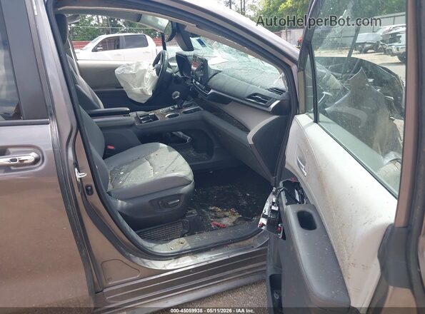 5TDYRKEC5NS113129 2022 TOYOTA LE Gray Widok wnętrza z przodu
