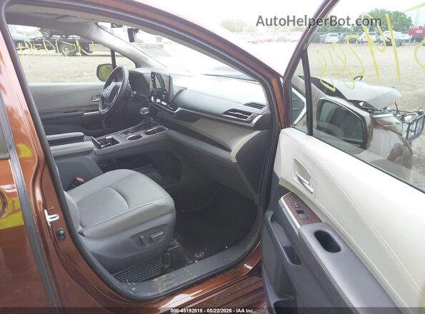 5TDYRKEC9MS062989 2021 TOYOTA SIENNA Brown Front interior view
