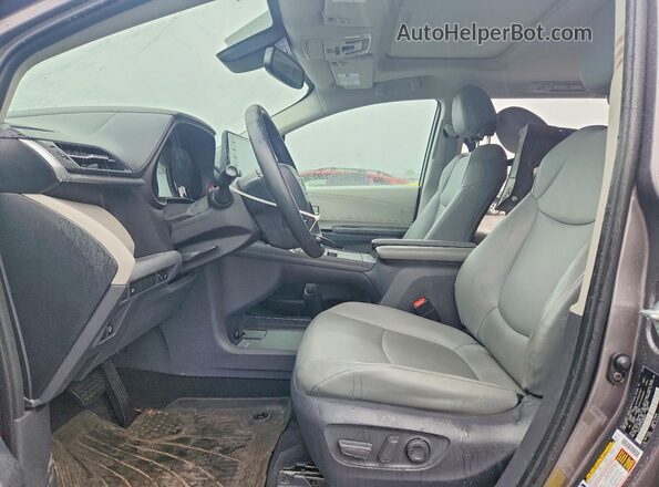 5TDYSKFC7MS005046 2021 TOYOTA SIENNA Серый Вид салона спереди
