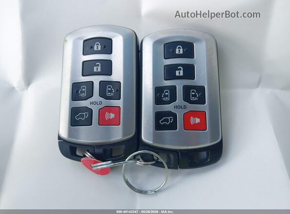 5TDYZ3DC0HS824412 2017 TOYOTA SIENNA Белый Вид панели приборов