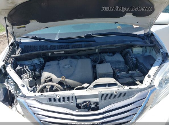 5TDYZ3DC0HS884593 2017 TOYOTA SIENNA White Widok z tyłu