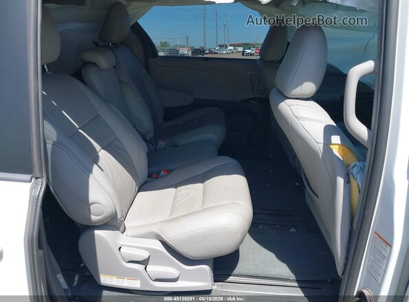 5TDYZ3DC0HS884593 2017 TOYOTA SIENNA White Widok naklejki z numerem VIN