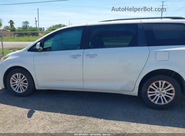 5TDYZ3DC0HS884593 2017 TOYOTA SIENNA White 