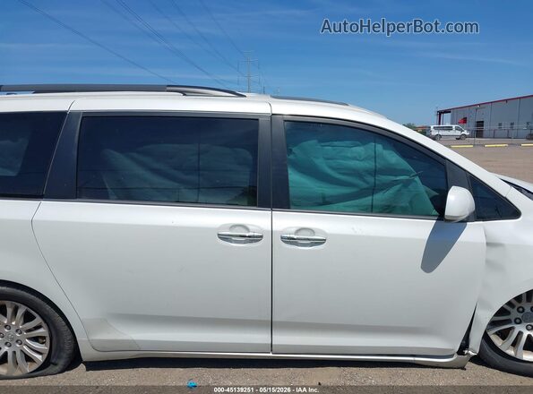 5TDYZ3DC0HS884593 2017 TOYOTA SIENNA White Widok wnętrza 360 stopni