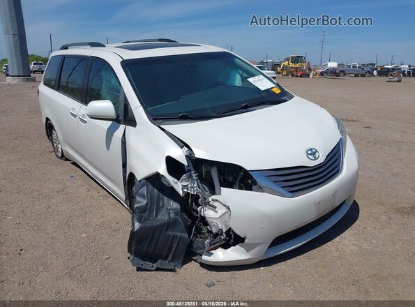 5TDYZ3DC0HS884593 2017 TOYOTA SIENNA White Widok z przodu