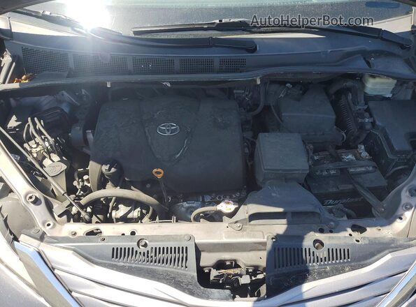 5TDYZ3DC0HS896291 2017 TOYOTA SIENNA Gray Vista del compartimento del motor