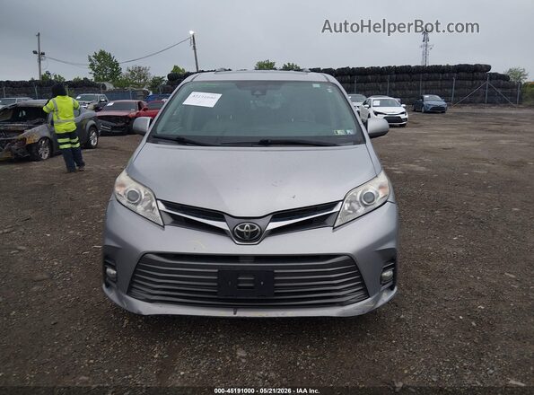 5TDYZ3DC1JS949909 2018 TOYOTA SIENNA Silver Вид задньої частини салону