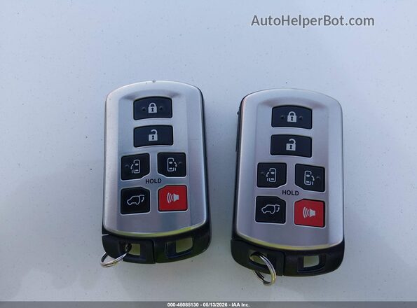 5TDYZ3DC1JS951286 2018 TOYOTA LE Белый Вид панели приборов