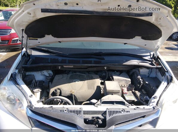 5TDYZ3DC1JS951286 2018 TOYOTA LE Белый Вид сзади