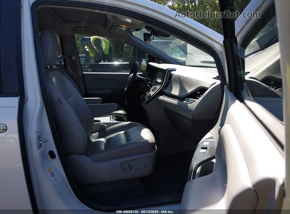 5TDYZ3DC1JS951286 2018 TOYOTA LE Белый Вид салона спереди