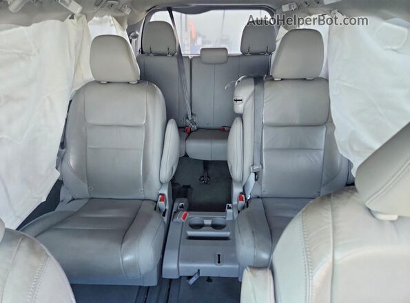 5TDYZ3DC2HS822970 2017 TOYOTA SIENNA Burgundy Vista de los asientos traseros