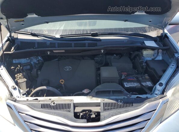 5TDYZ3DC2HS870761 2017 TOYOTA SIENNA Blue ძრავის განყოფილების ხედი