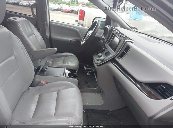 5TDYZ3DC3HS835646 2017 TOYOTA SIENNA Black Вид салону спереду