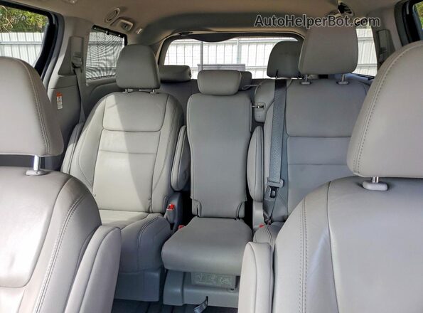 5TDYZ3DC3KS001982 2019 TOYOTA SIENNA Silver Rear seats view