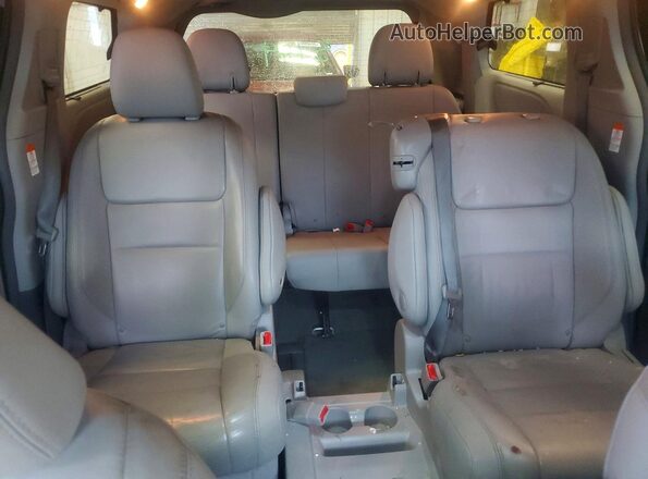 5TDYZ3DC4HS838829 2017 TOYOTA SIENNA Silver Vista de los asientos traseros