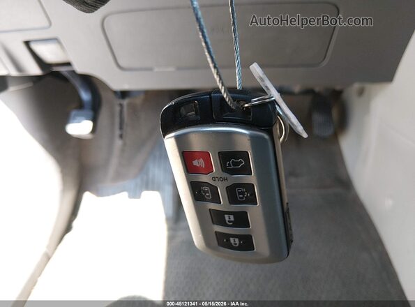 5TDYZ3DC5HS775286 2017 TOYOTA SIENNA White წინა პანელის ხედი