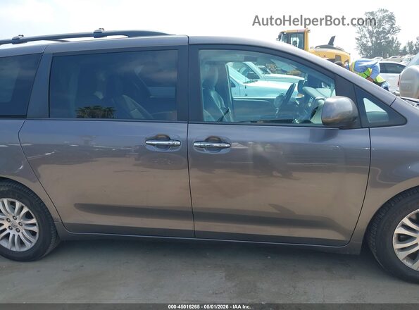 5TDYZ3DC5HS803345 2017 TOYOTA LE Gray Вид задньої частини салону