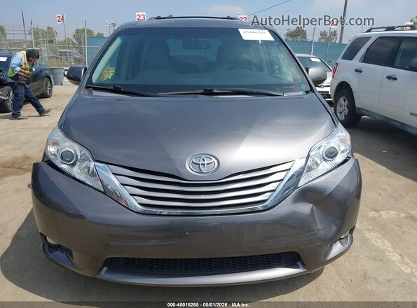 5TDYZ3DC5HS803345 2017 TOYOTA LE Gray Вид щитка приладів