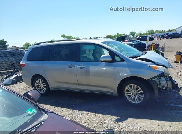 5TDYZ3DC5HS809839 2017 TOYOTA LE Silver Widok wnętrza z tyłu