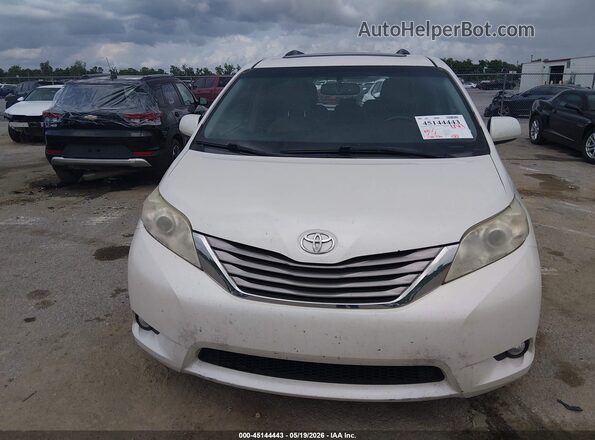5TDYZ3DC5HS889174 2017 TOYOTA SIENNA White ხელსაწყოთა პანელის ხედი