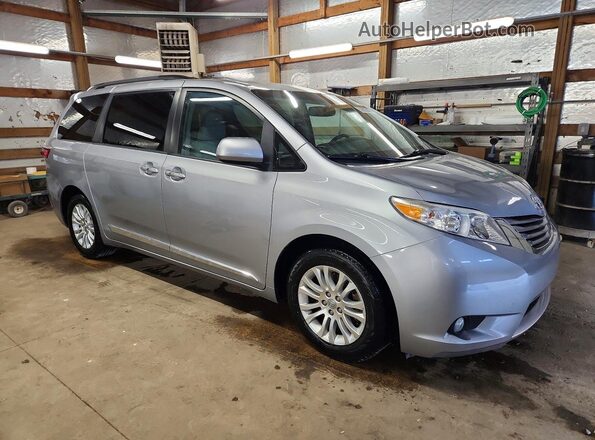 5TDYZ3DC7HS815917 2017 TOYOTA SIENNA Silver 