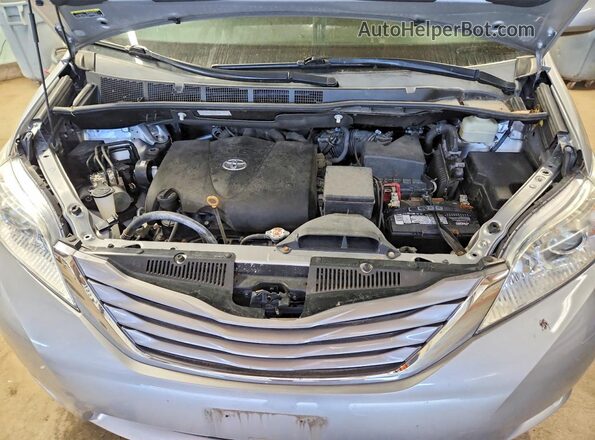 5TDYZ3DC7HS815917 2017 TOYOTA SIENNA Silver 