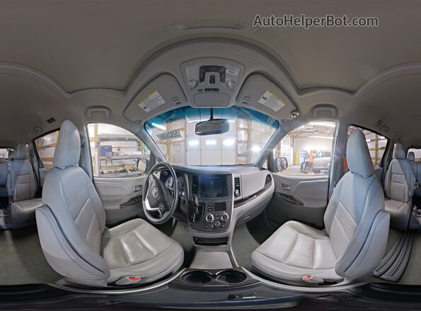 5TDYZ3DC7HS815917 2017 TOYOTA SIENNA Silver 