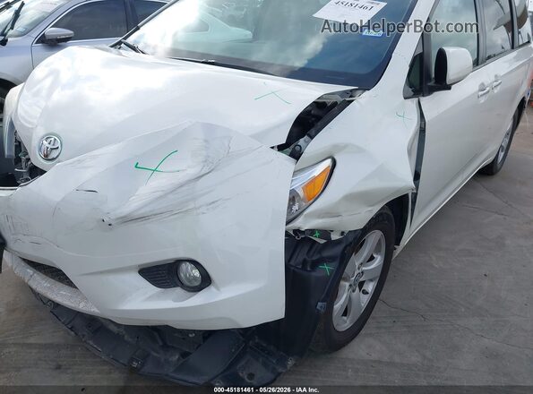 5TDYZ3DC7HS848433 2017 TOYOTA SIENNA Белый Вид спереди
