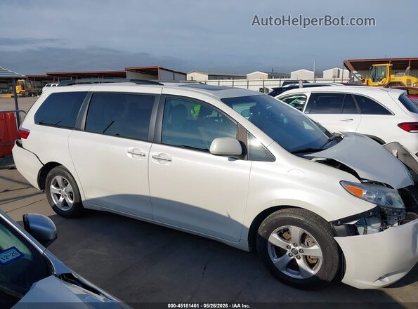 5TDYZ3DC7HS848433 2017 TOYOTA SIENNA Белый Вид задней части салона
