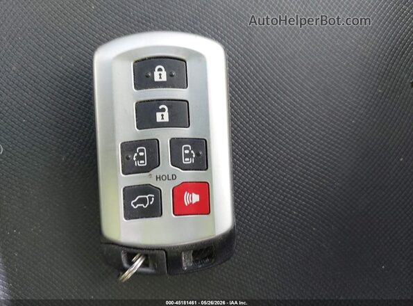 5TDYZ3DC7HS848433 2017 TOYOTA SIENNA Белый Вид панели приборов