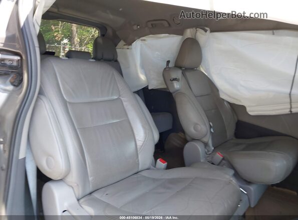 5TDYZ3DC8HS782832 2017 TOYOTA SIENNA Silver VIN sticker view