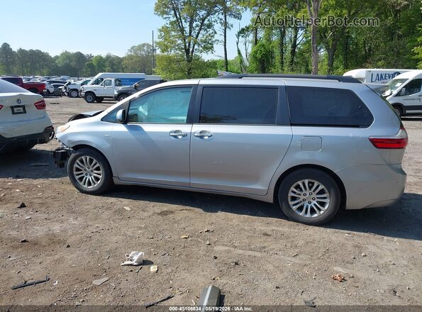 5TDYZ3DC8HS782832 2017 TOYOTA SIENNA Silver 360 interior view