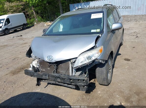 5TDYZ3DC8HS782832 2017 TOYOTA SIENNA Silver Instrument cluster view