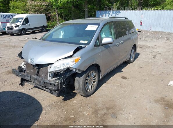 5TDYZ3DC8HS782832 2017 TOYOTA SIENNA Silver Front left