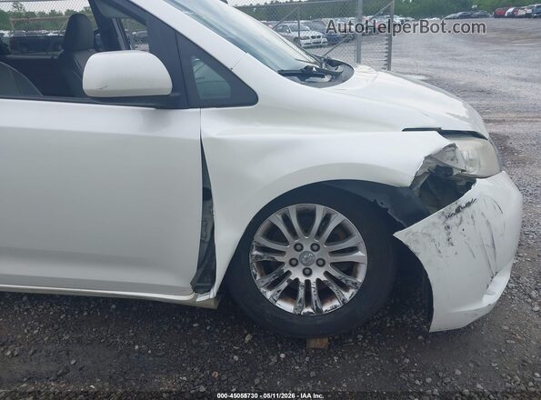 5TDYZ3DC8HS806806 2017 TOYOTA LE White Դիմացի տեսք