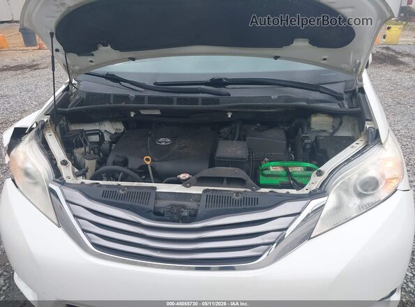 5TDYZ3DC8HS806806 2017 TOYOTA LE White Հետևի տեսք