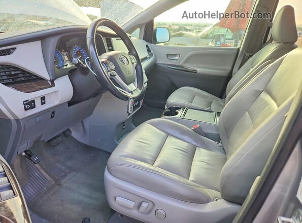 5TDYZ3DC8HS897592 2017 TOYOTA SIENNA Silver 