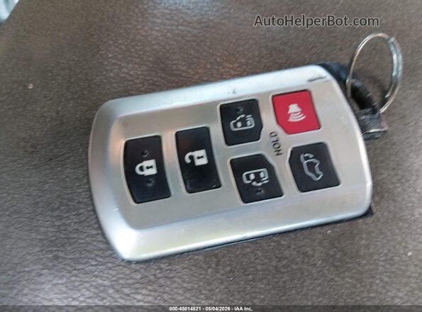 5TDYZ3DC9HS817720 2017 TOYOTA LE Silver Dashboard view