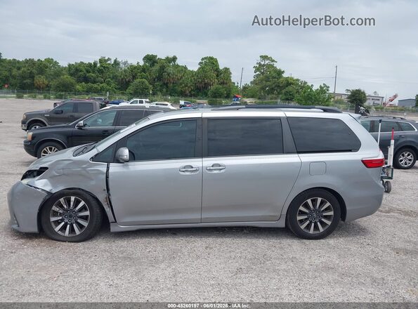 5TDYZ3DCXJS957944 2018 TOYOTA SIENNA Gray Widok wnętrza 360 stopni
