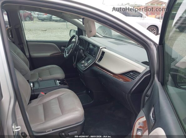 5TDYZ3DCXJS957944 2018 TOYOTA SIENNA Gray Widok wnętrza z przodu