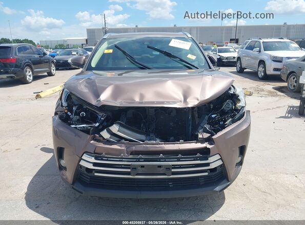 5TDYZRFH3HS225631 2017 TOYOTA HIGHLANDER Brown Вид щитка приладів