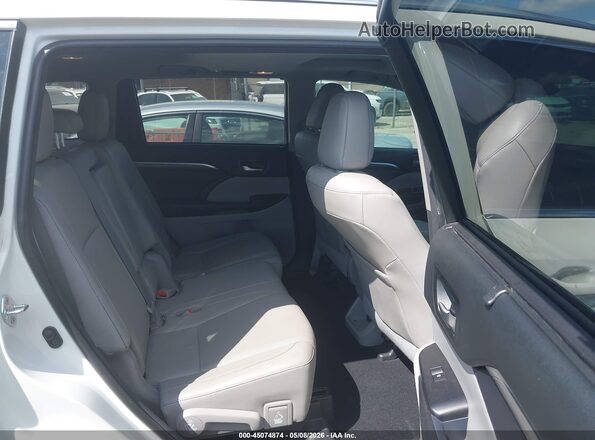 5TDYZRFH6JS278863 2018 TOYOTA LIMITED White VIN კოდის სტიკერის ხედი