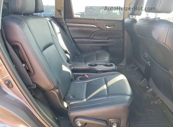 5TDYZRFHXKS308884 2019 TOYOTA HIGHLANDER Gray Rear interior view