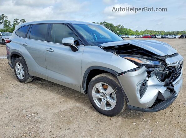 5TDZARAH2PS016852 2023 TOYOTA HIGHLANDER Silver Przód prawy