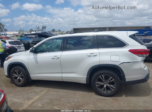 5TDZARFH1JS039281 2018 TOYOTA HIGHLANDER White Widok wnętrza 360 stopni