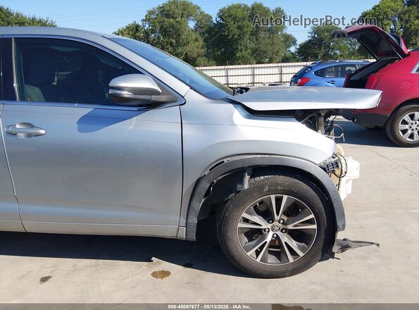 5TDZARFH8JS041822 2018 TOYOTA LE Серый 