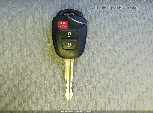 5TDZARFH8JS041822 2018 TOYOTA LE Серый Вид панели приборов