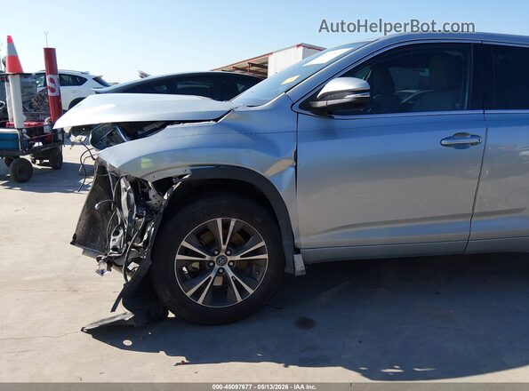 5TDZARFH8JS041822 2018 TOYOTA LE Серый 