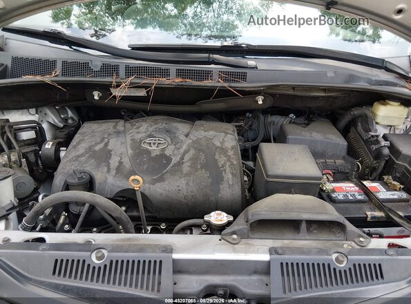 5TDZZ3DC0HS820087 2017 TOYOTA SIENNA Silver უკანა ხედი
